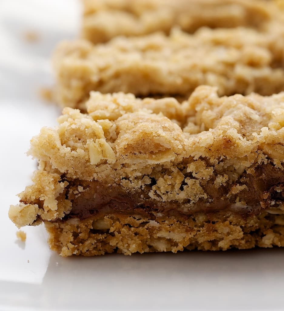 Gooey caramel is sandwiched between sweet oat layers in these delicious Caramel Oatmeal Bars. - Bake or Break
