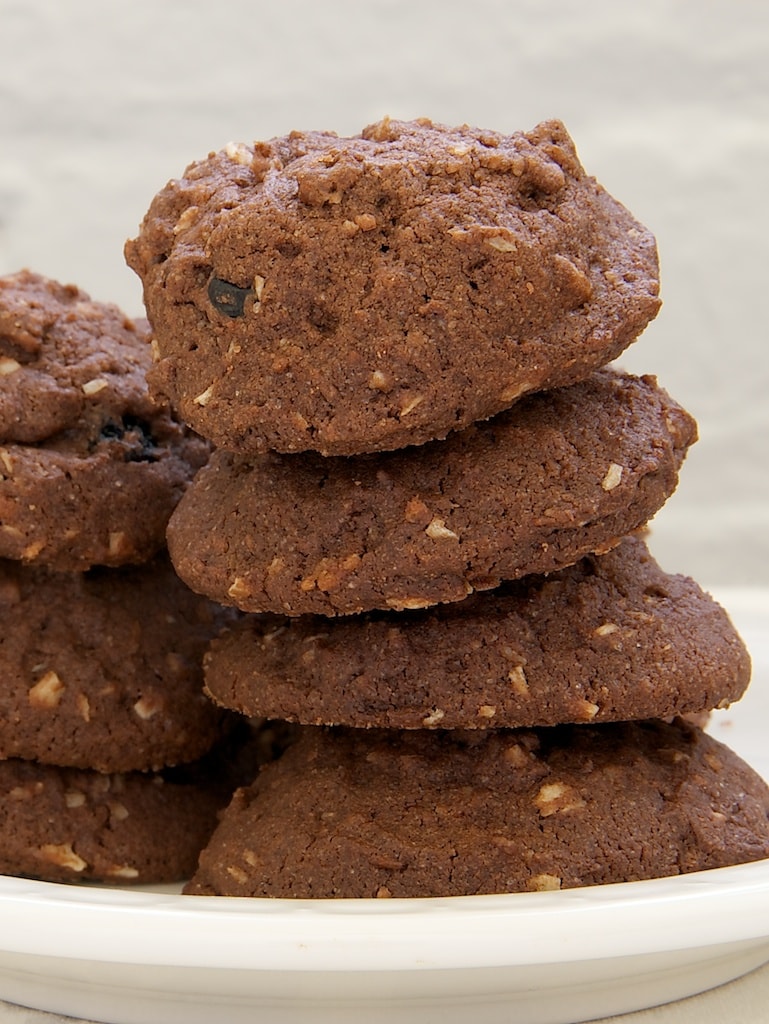 Tart dried cranberries, sweet coconut, and rich chocolate are a winning combination in these Cranberry-Coconut Chocolate Cookies! - Bake or Break