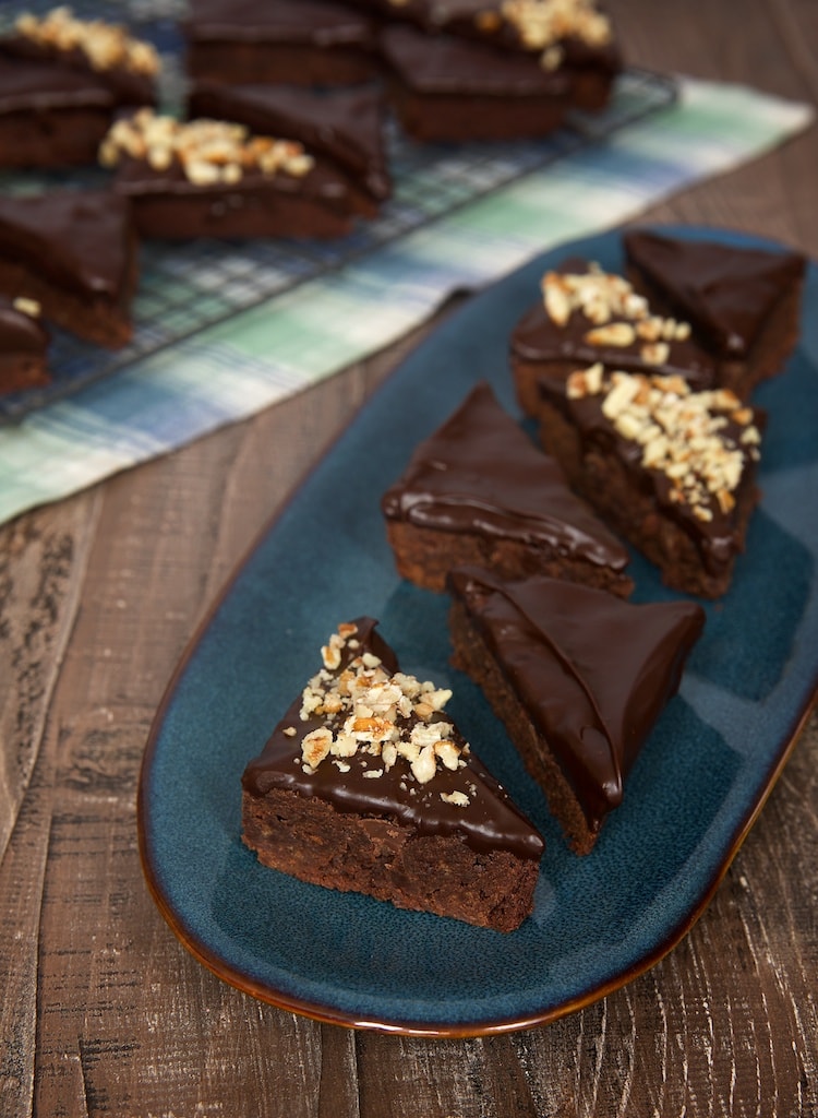Make brownies even better with a rich chocolate ganache topping! - Bake or Break