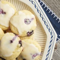 http://www.bakeorbreak.com/wp-content/uploads/2015/07/blueberry_lemon_cookies15801_1k-200x200.jpg